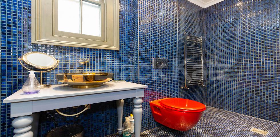 			FAMILYS ONLY, 4 Bedroom, 1 bath, 1 reception House			 Edison Road, Crouch End